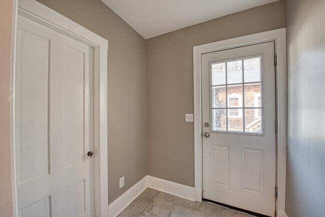 Building Photo - 970 N Main St