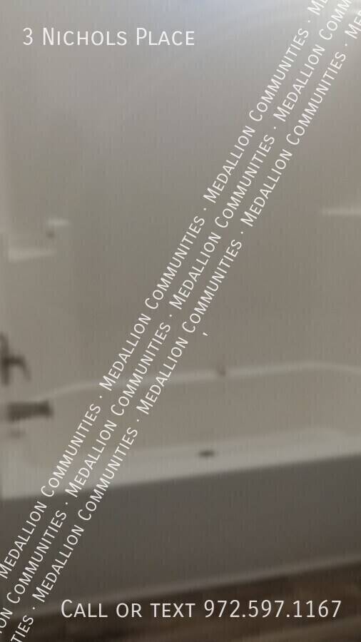 Building Photo - 3 Nichols Pl