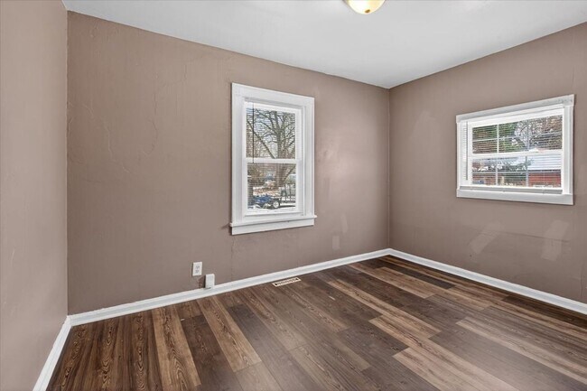 Building Photo - 2351-2351 Lasalle St