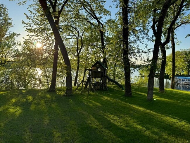 Building Photo - 1409 Hoot Lake Dr