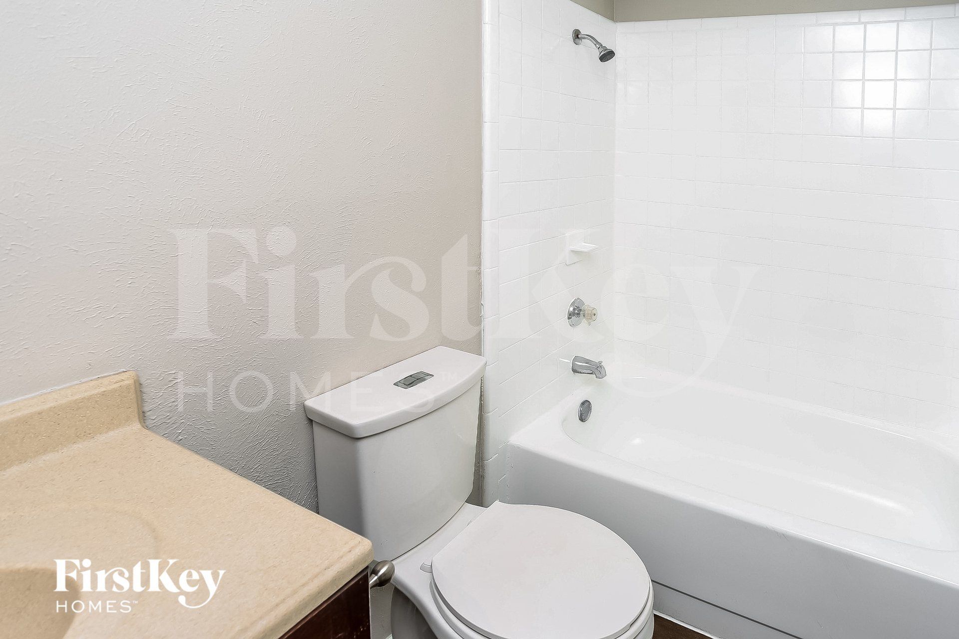 Building Photo - 5614 Sarasota Dr