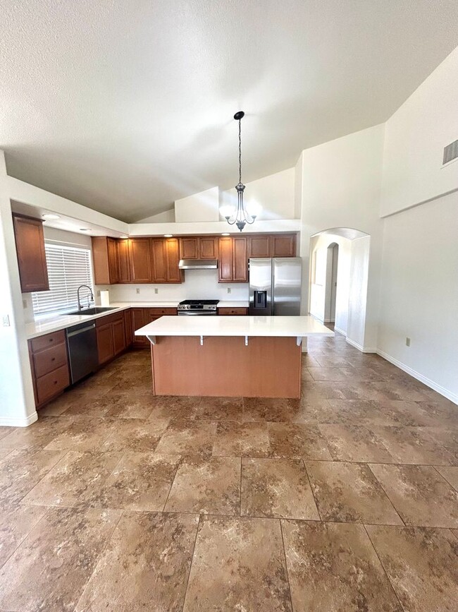 Building Photo - 4 Bedroom / 2 Bathroom efficient home