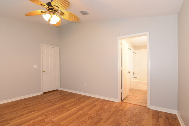 Building Photo - 30932 Midtown Ct
