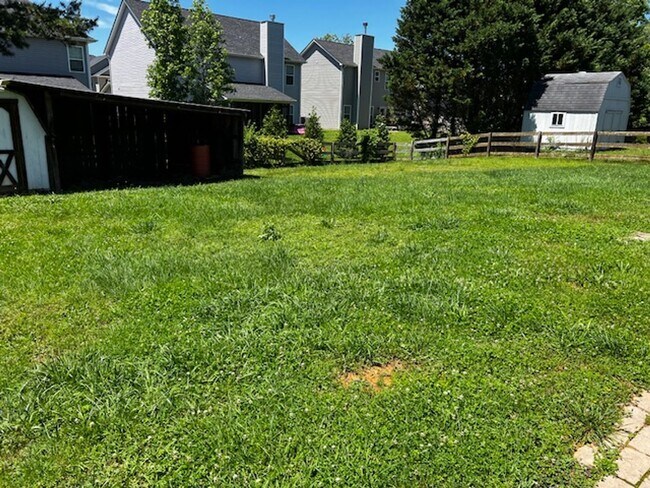 Building Photo - Maryville 37803 - 3 bedroom, 2 bath home -...