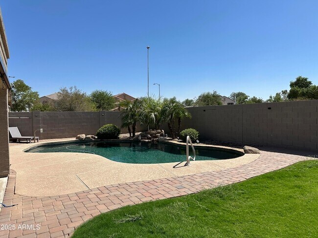 Building Photo - 1383 E Kingman Pl