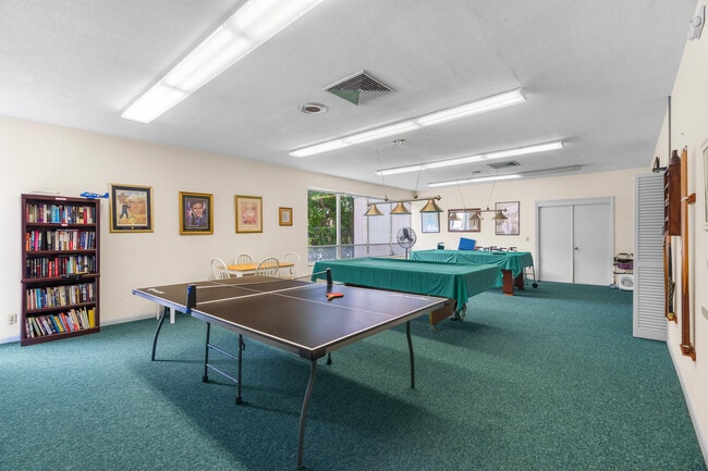 Building Photo - 410 NE 17th Ave