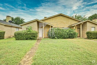 Building Photo - 2 Bedroom/ 1.5 Bathroom PRE-LEASING FOR A ...