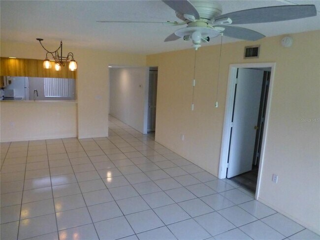 Building Photo - 119 Lakeside Dr