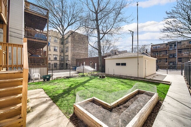 Building Photo - 5052 N Wolcott Ave