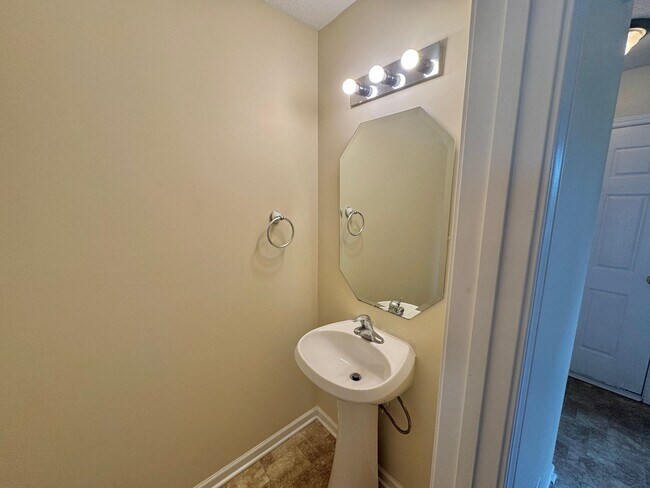 Building Photo - Statesville - 3 Bed / 2.5 Bath + Garage