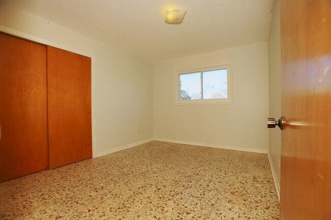 Building Photo - 113 Old Angleton Rd