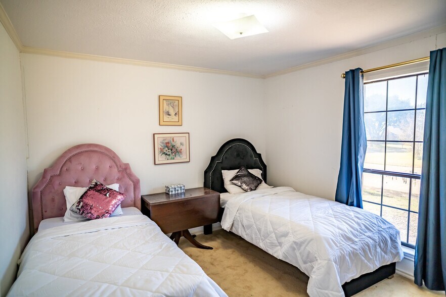 Building Photo - 3706 Bishop Hill Dr