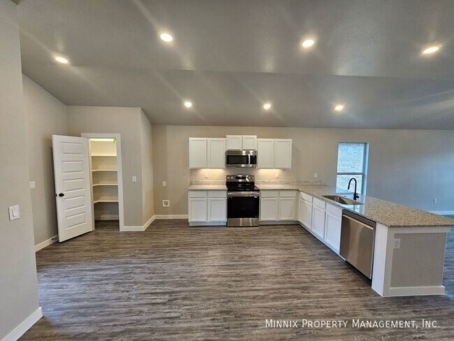 Building Photo - 2622 Tiffin Ave