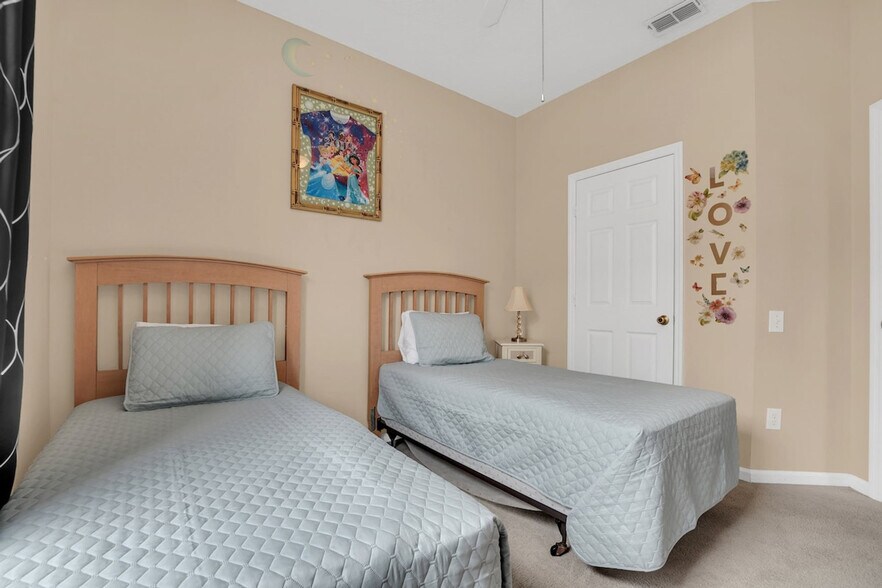Building Photo - 8144 Fan Palm Way