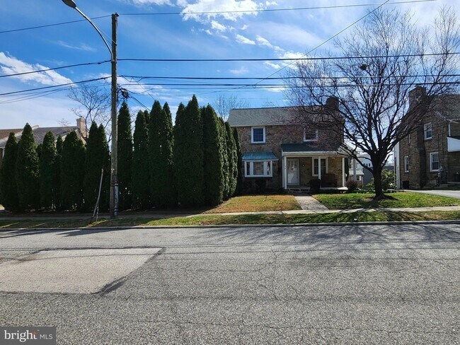 Building Photo - 1156 Garfield Ave