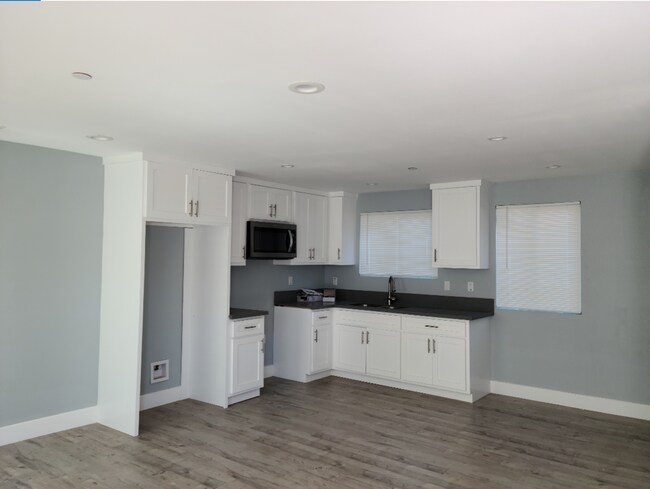 Building Photo - 33(1635)