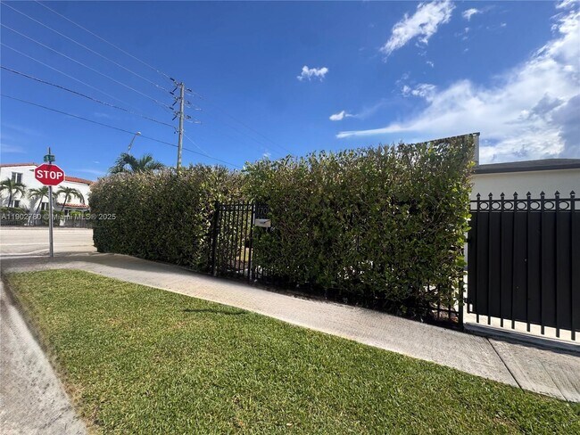 Building Photo - 1700 SW 16th Ter