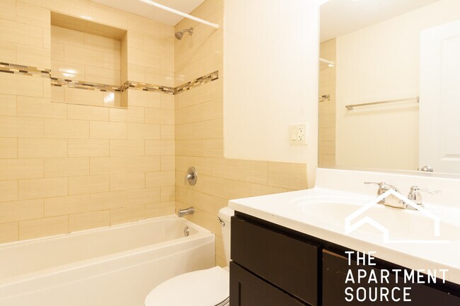 Building Photo - 855 W Cornelia Ave