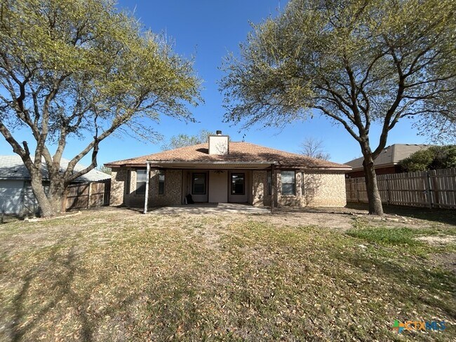 Building Photo - 3906 Lone Oak Dr