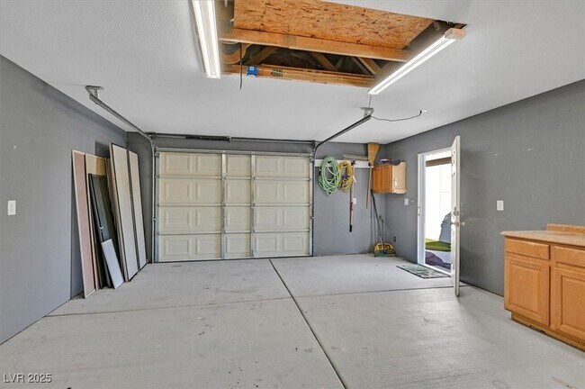 Building Photo - 7221 Sandy Plains Ave