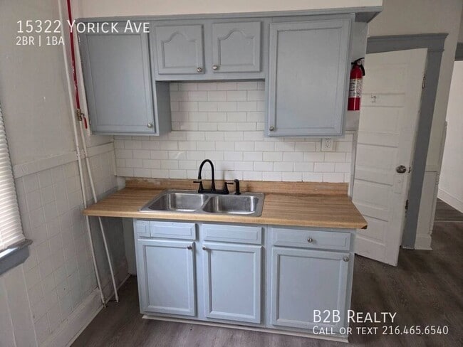 Building Photo - 15322 Yorick Ave