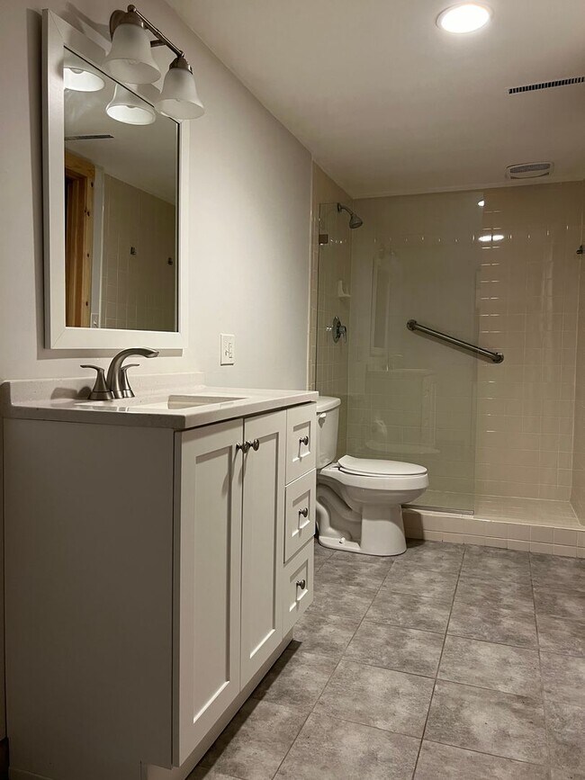 Building Photo - Charming 4BED/2 BATH Brick Ranch Home in L...