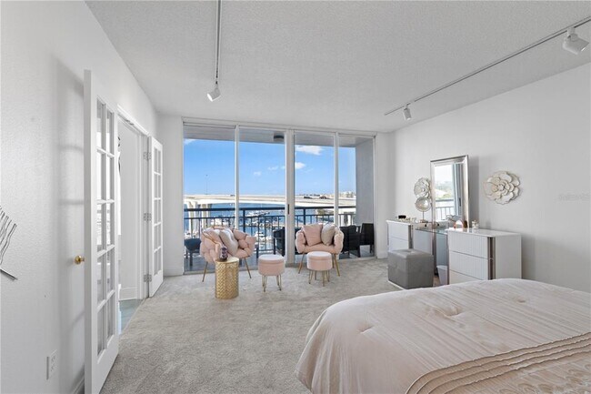 Building Photo - 100 Pierce St