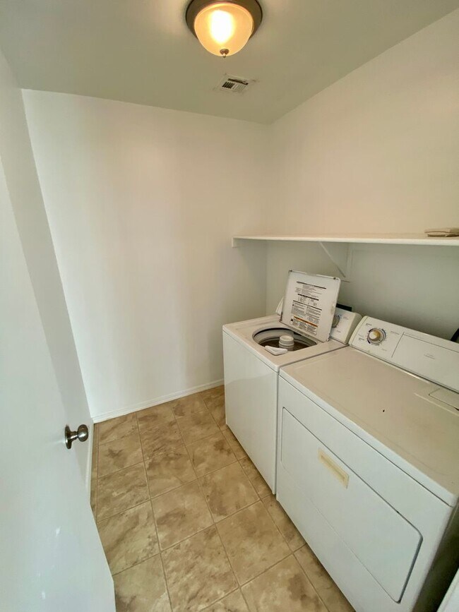 Building Photo - Beautiful Maricopa 3 Bedroom 2 Bath Home