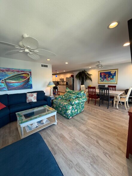 Building Photo - 30 SE Valare Ln