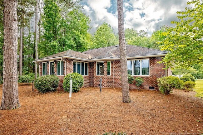 Building Photo - 789 Daphne Ln