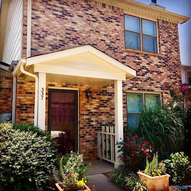 Primary Photo - 337 Chateau Dr SW