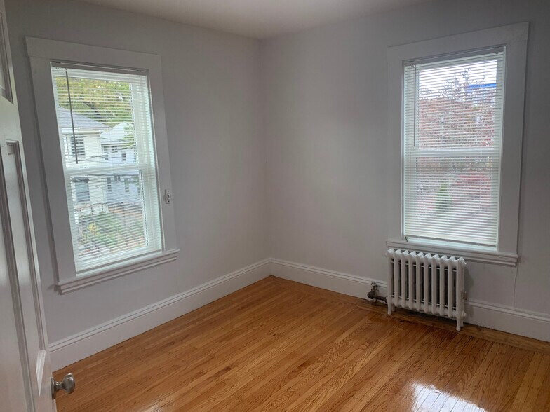 Building Photo - 303 Summit Ave