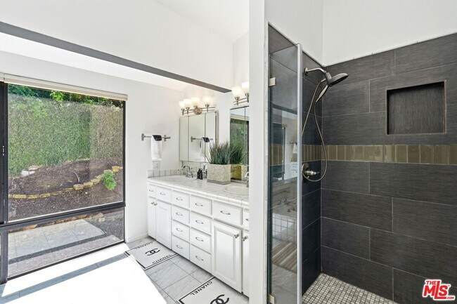 Building Photo - 2350 Benedict Canyon Drive