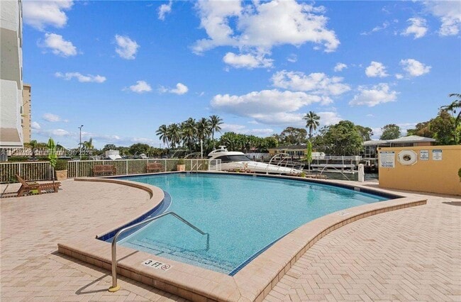 Primary Photo - 2020 NE 135th St