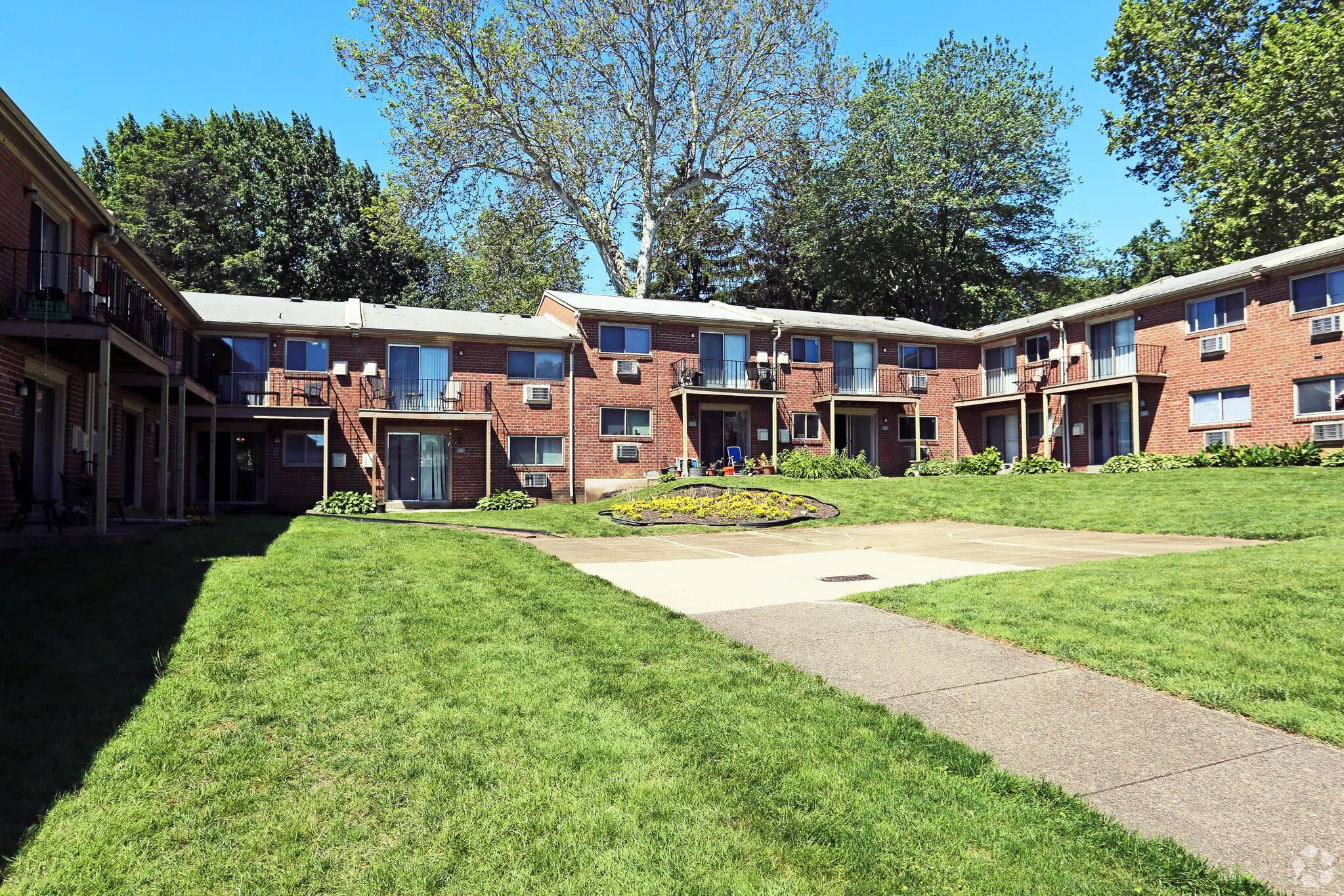 Building Photo - 333 North Ave