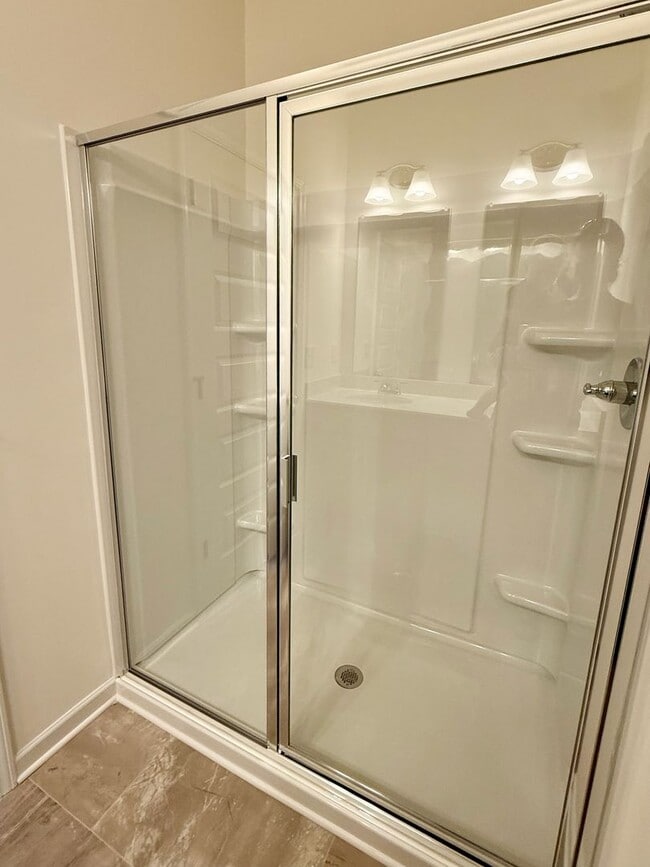 Building Photo - $500 off one Months Rent!