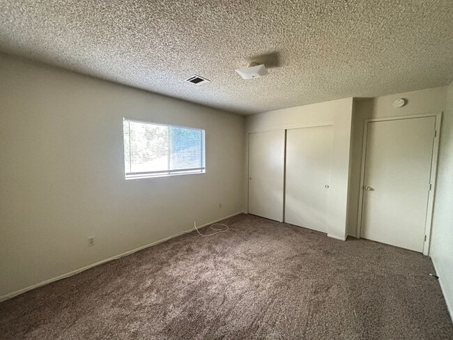 Building Photo - 43301 20th St W