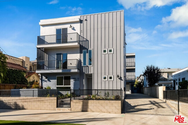 Building Photo - 10803 1/2 Kling St