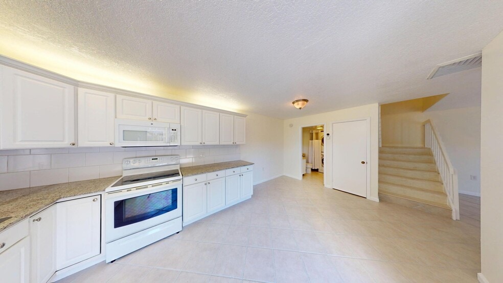 Building Photo - 306 3rd Ln