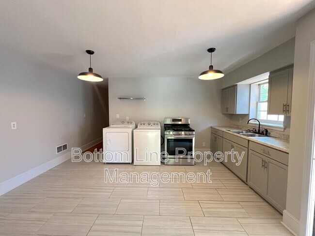 Building Photo - 1943 Wilmore Dr