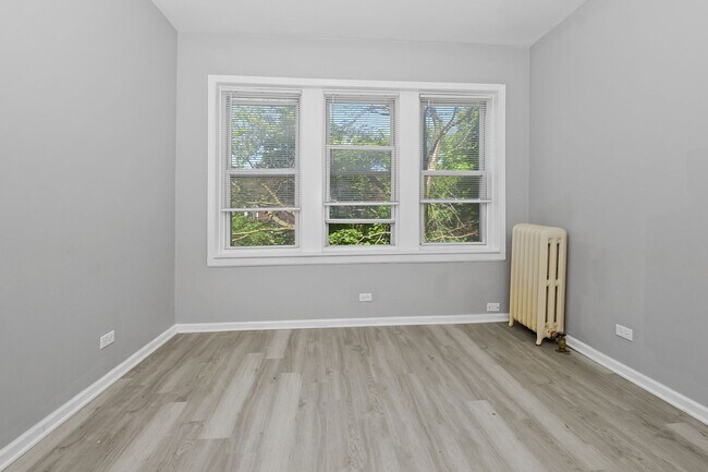 Interior Photo - 6200 S Albany Ave