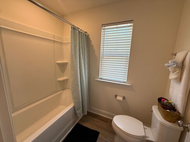 Building Photo - 1229 Weavers Trce Dr