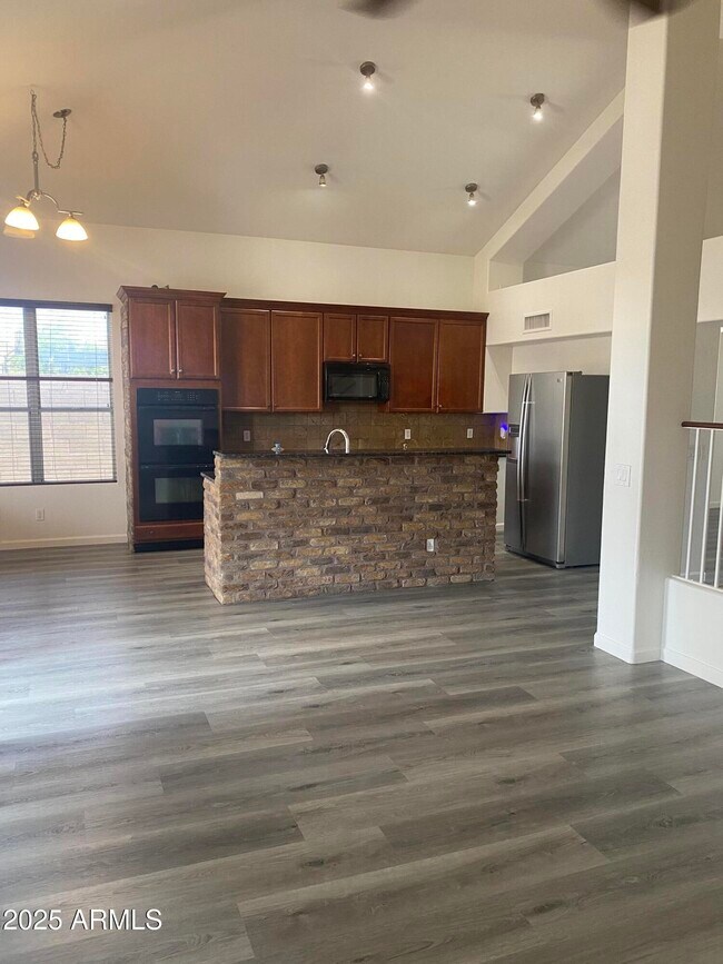 Building Photo - 7374 W Los Gatos Dr