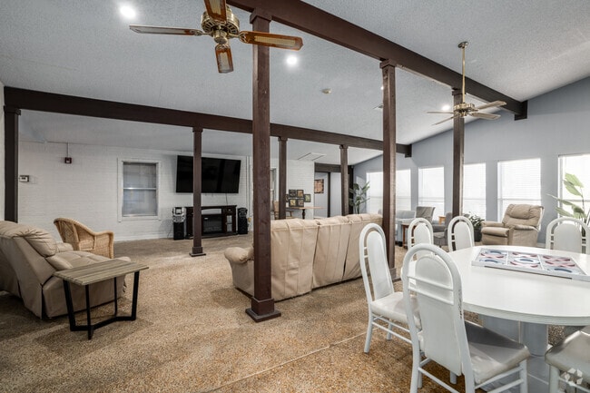 Primary Photo - Silver Oaks Villas
