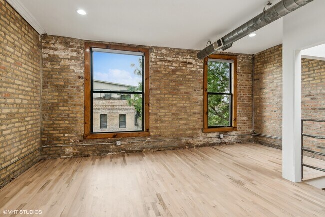 Building Photo - 2156 W Hubbard St