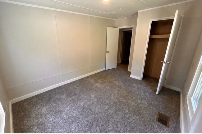 Building Photo - 415 Old Statesville Rd