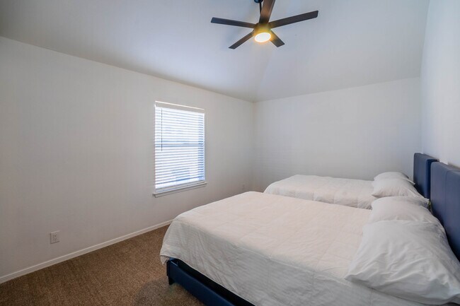 Building Photo - 301 Lienege Rene Ct