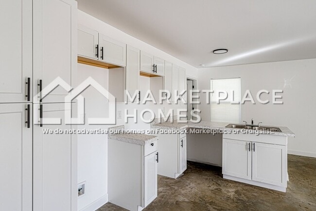 Building Photo - 3532 Christine Rd