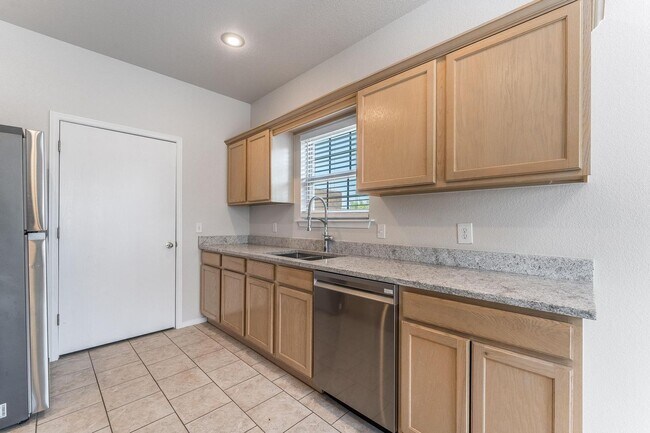 Building Photo - Milliken Duplex