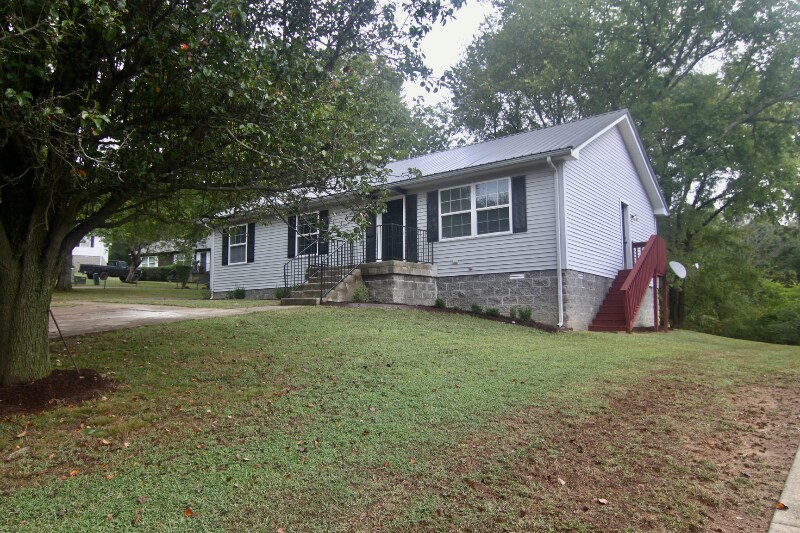 Building Photo - 256 Chestnut Ln